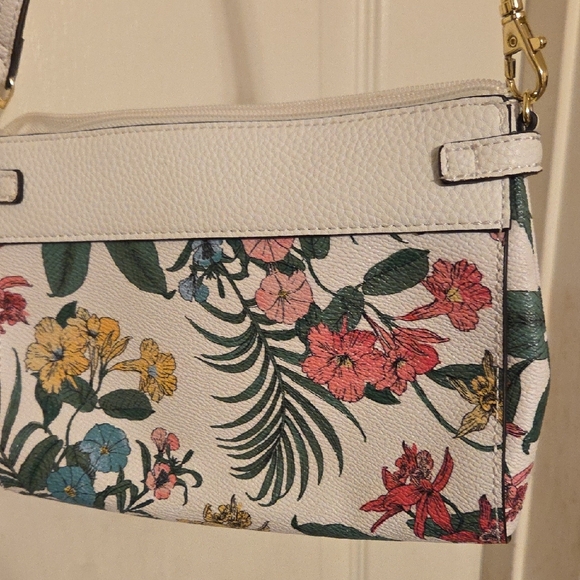 Floral Crossbody Bag in White - Picture 4 of 7